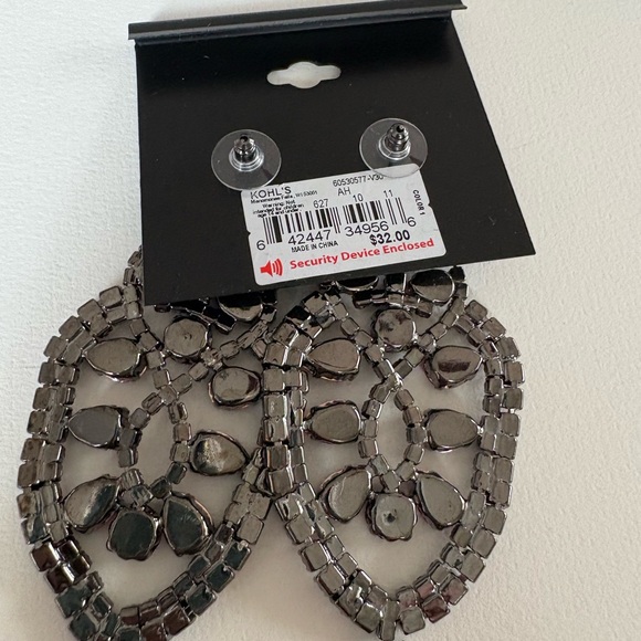 SIMPLY VERA WANG RED RHINESTONES CHANDELIER TEAR DROP EARRINGS (New With Defect) - Picture 2 of 4